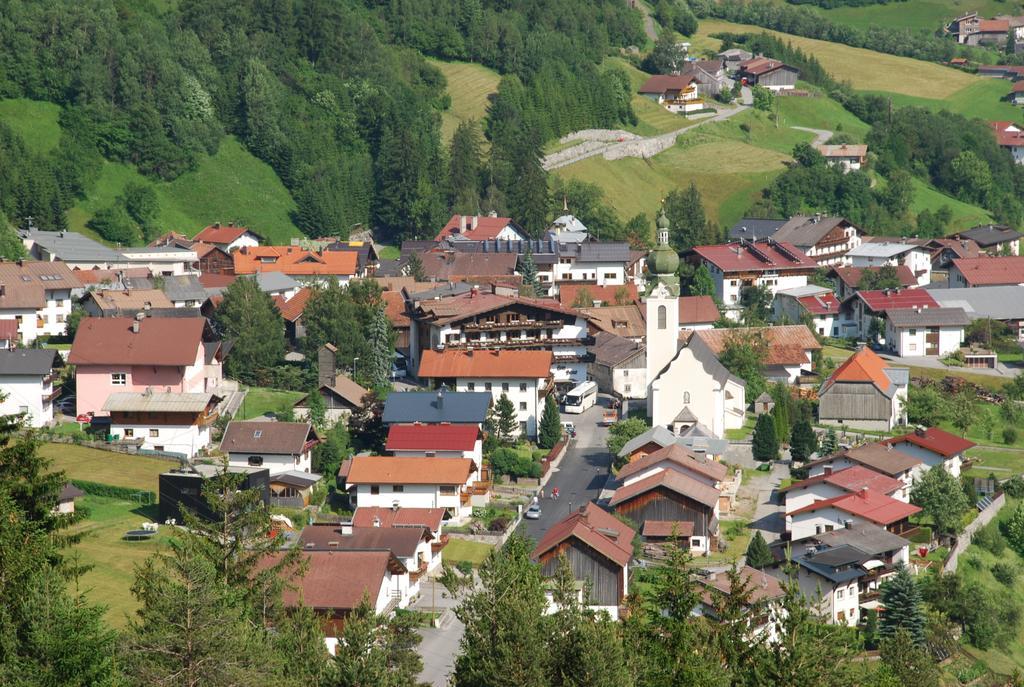 Haus Schimpfoessl Apartment Flirsch Exterior foto